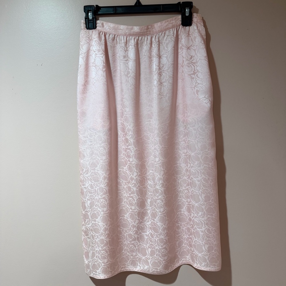Chic Silk Midi Skirt in Soft Pink